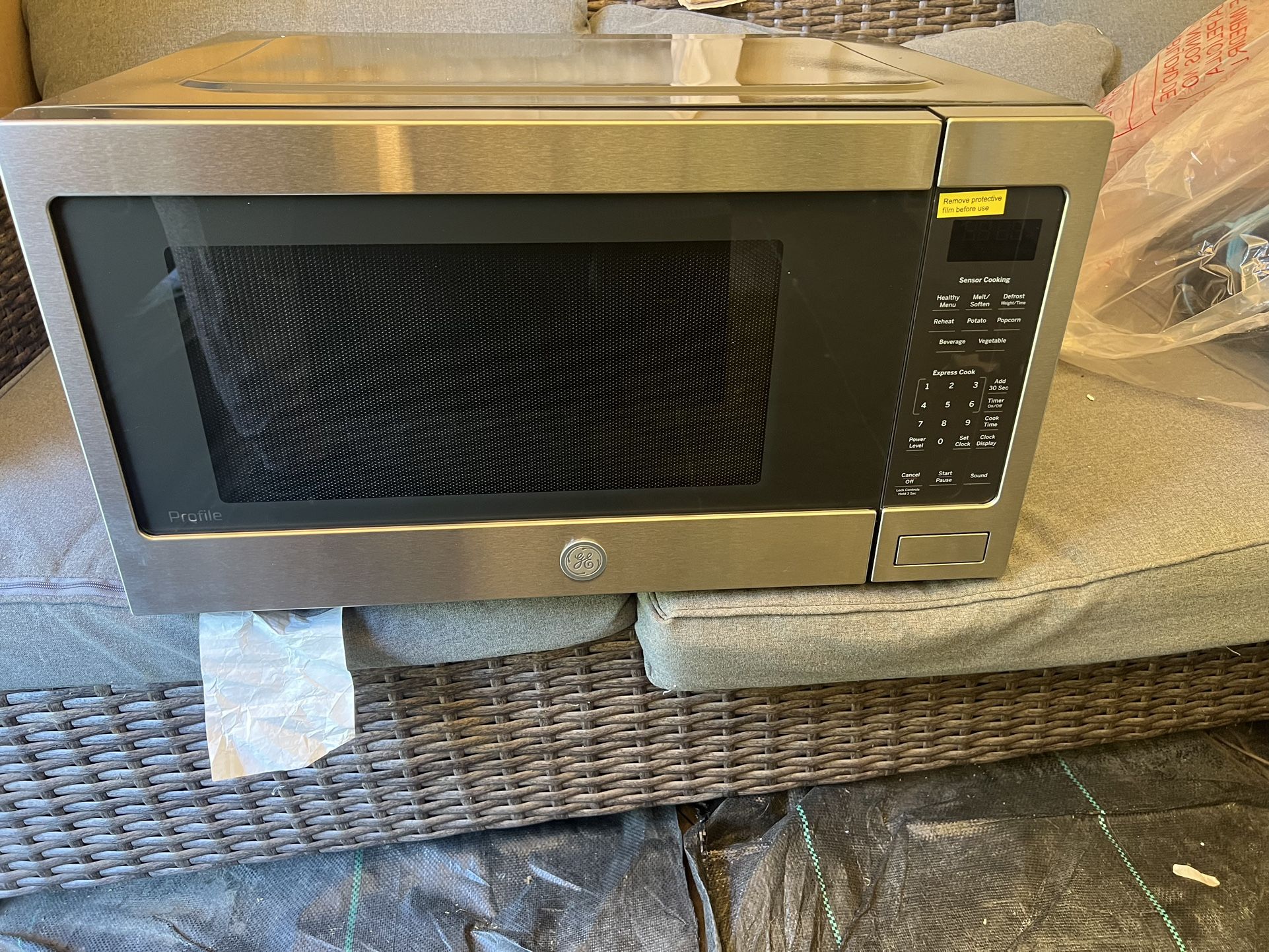 Ge profile 2.2 countertop microwave deals
