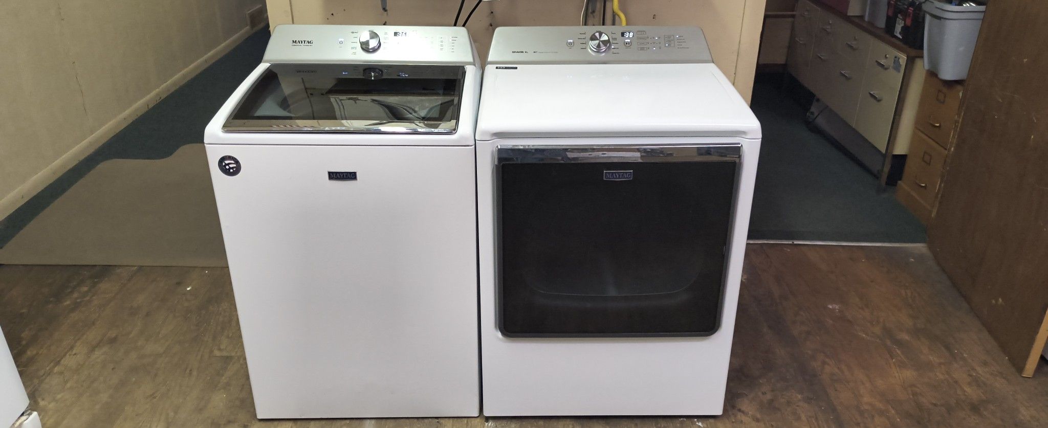 MAYTAG WHITE ELITE TOPLOAD WASHER & ELECTRIC BRAVOS XL DRYER SET