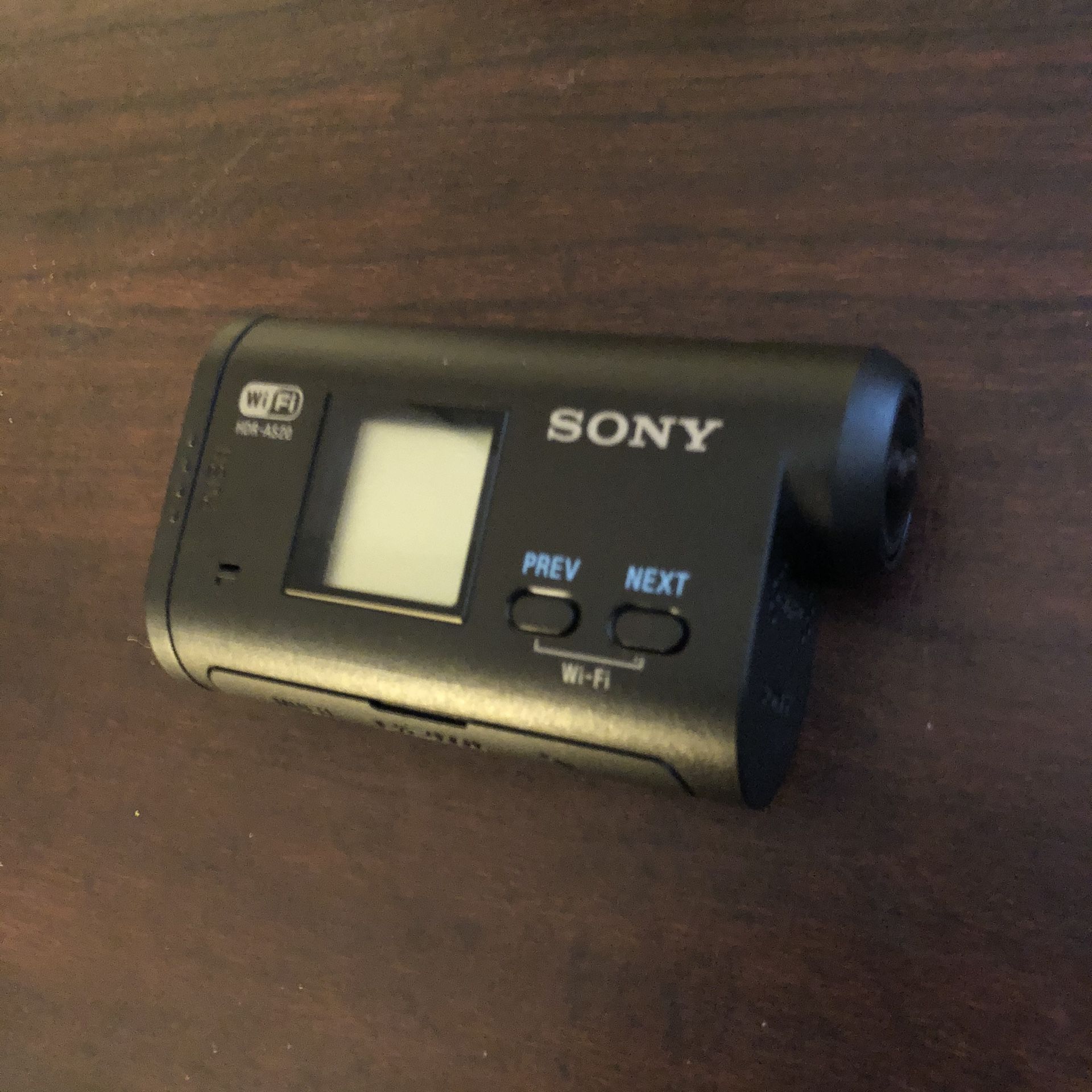 Sony zeiss tessar Action camera needs battery
