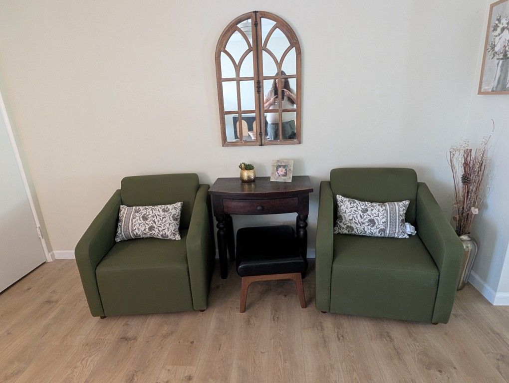 Set of Accent Chairs 