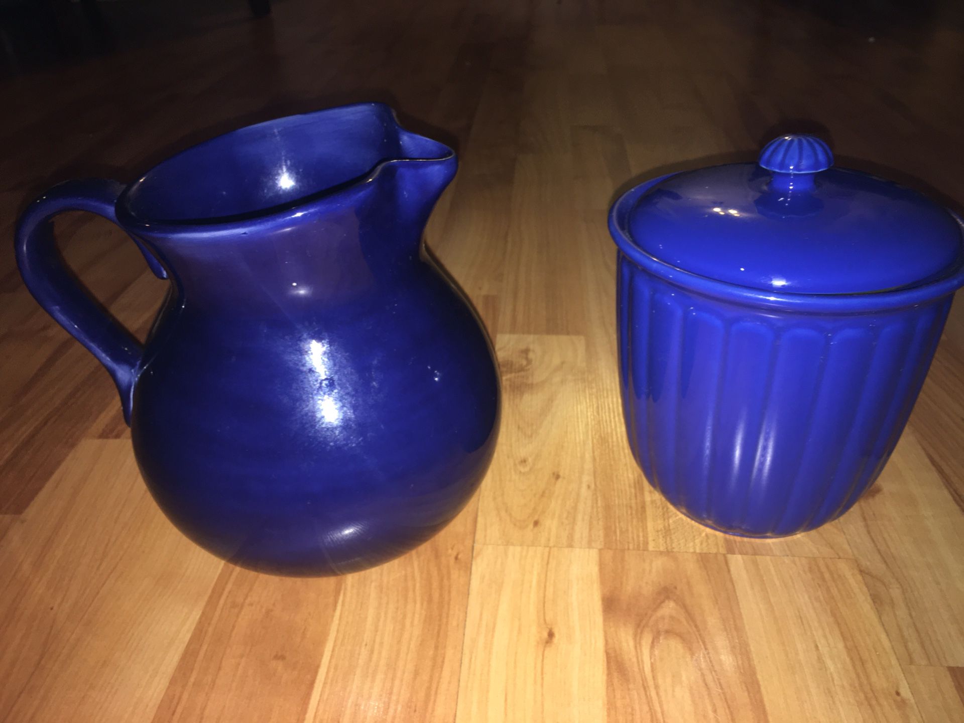 Pitcher / cookie jar / pitcher bowl set