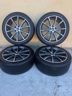 19 inch Ford Mustang wheels with 90% tires !!