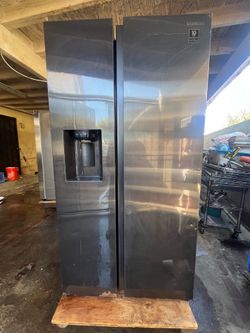 Refrigerador Samsung Side-by-Side • Dispensador de Agua y Hielo • $450 OBO