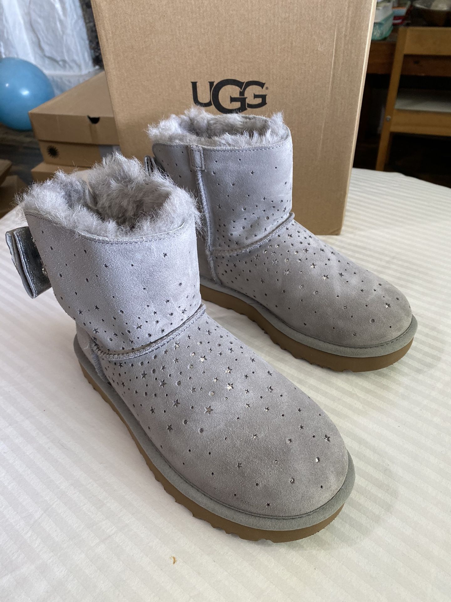 UGG W STARGIRL BOW MINI SZ