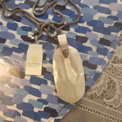 Silver /pearl Pendant 