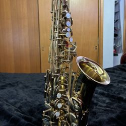 Selling Allora AAS-450 Vienna Series Alto Saxophone 