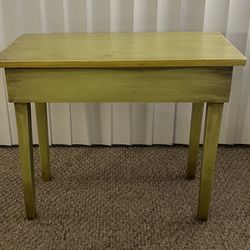 VINTAGE SMALL COFFEE/SIDE TABLE