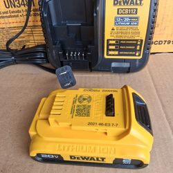 DEWALT 20V BATTERY 2.5  WITH 20V CHARGER