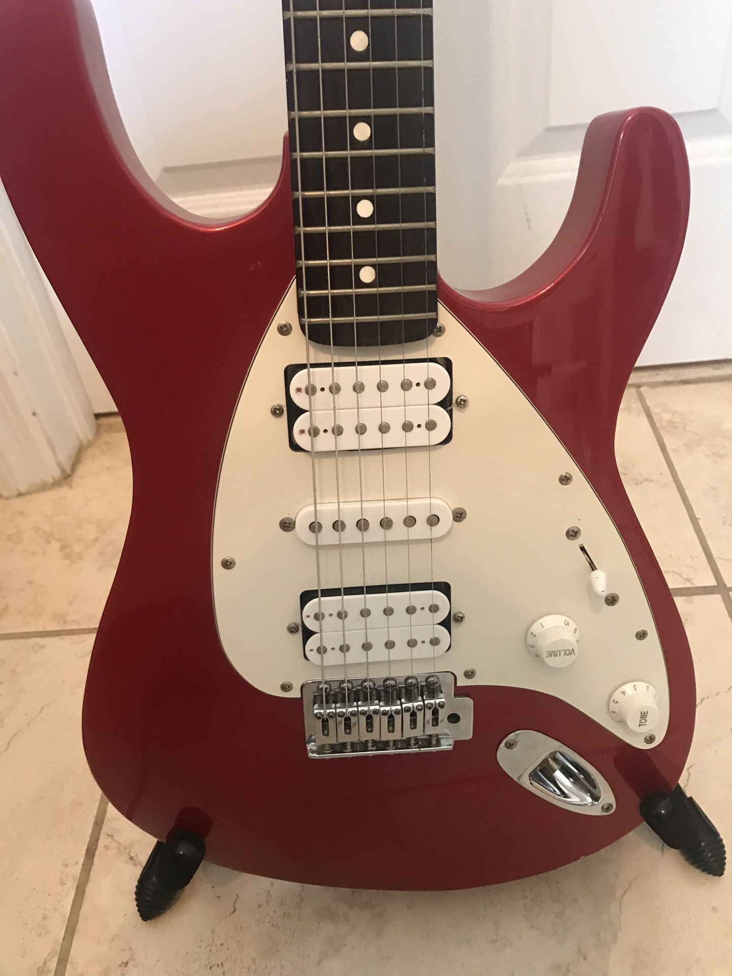 ELECTRIC GUITAR COMPLETE PACKAGE WITH AN AMP HSH PICKUPS