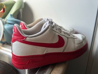 Nikes red bottoms