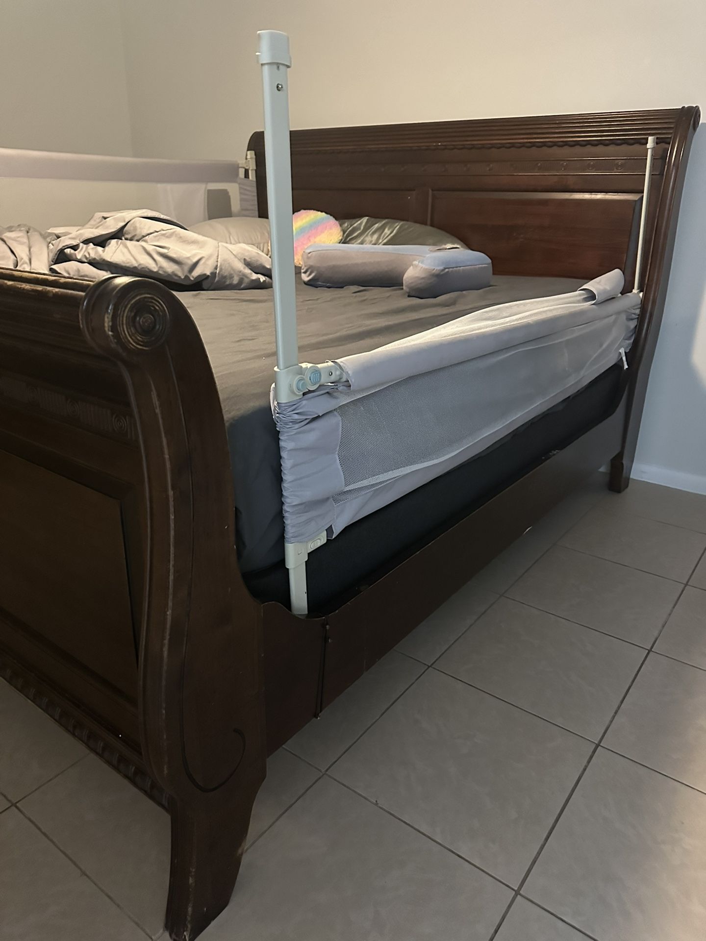 King Sized Sleigh Bedframe
