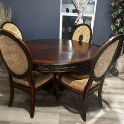 Round Dining Room Table 