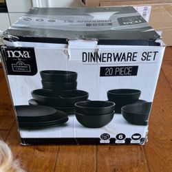 Dinnerware Set
