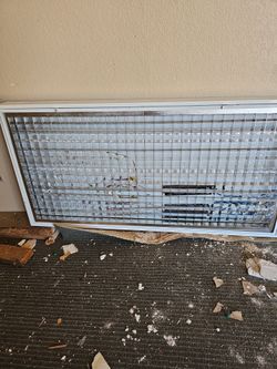 Commercial ceiling light fixture with parabolic louver