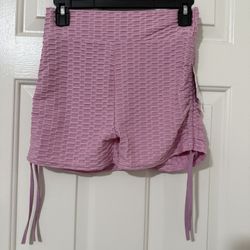 FOREVER 21 SCRUNCHY SHORTS