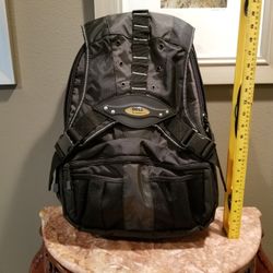 Dell laptop computer backpack With awesome features. - Asking For $60 Or Best Offer👈😊