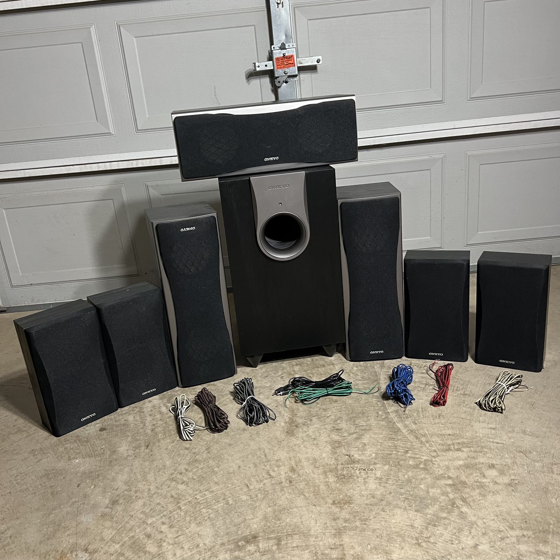 ONKYO 7.1 Piece Surround Sound Speakers SKF-550, SKF-550C, SKB-550, SKM-550S with SKW-550 subwoofer -Subwoofer: SKW-550 140W -Center: SKC-550C 130W
