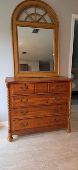 Drexel Heritage Pinehurst Dresser and mirror 3 piece set