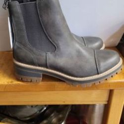 New Womens Boots Size 10 Gray