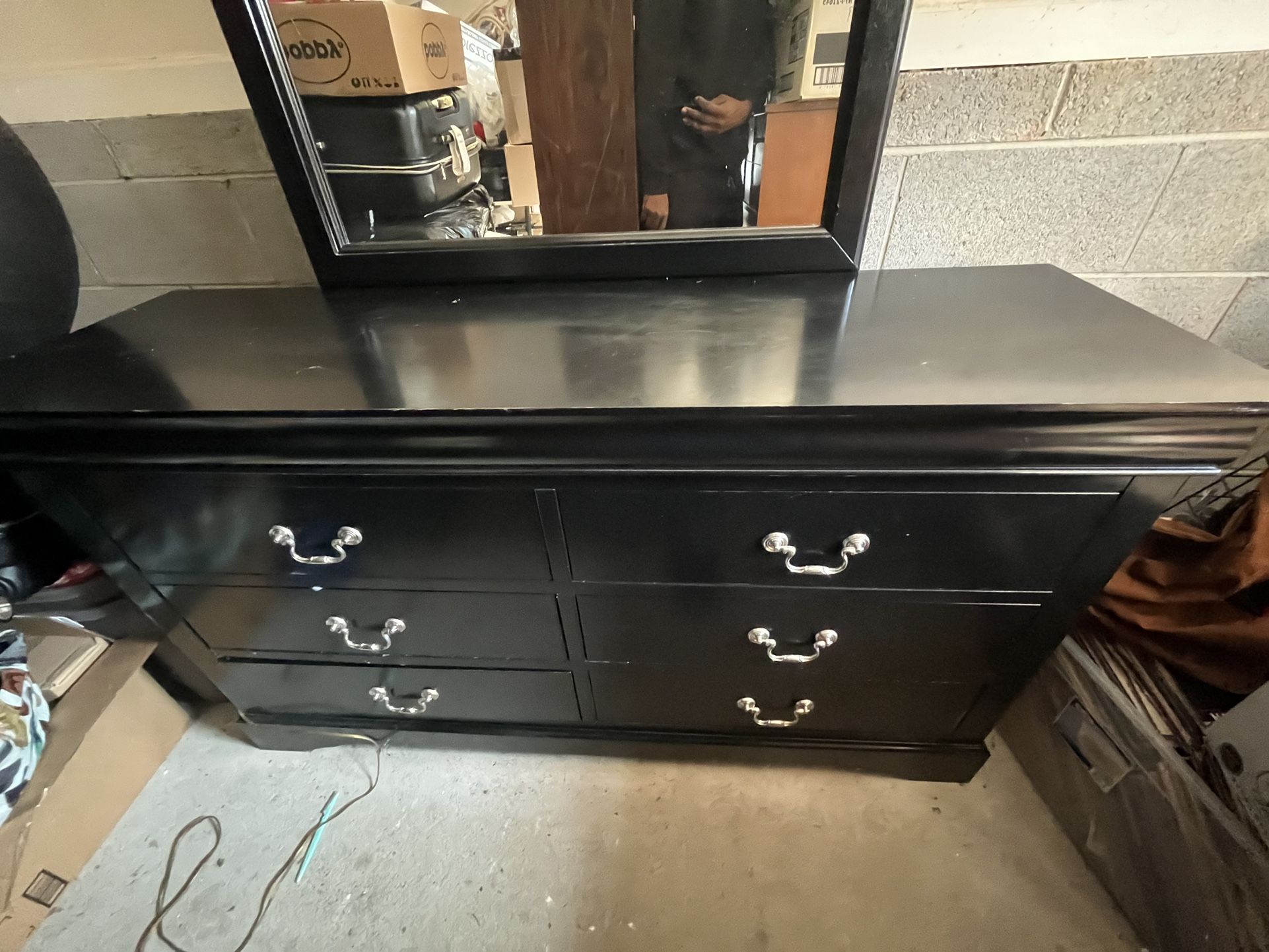 Dresser  With Mirror 
