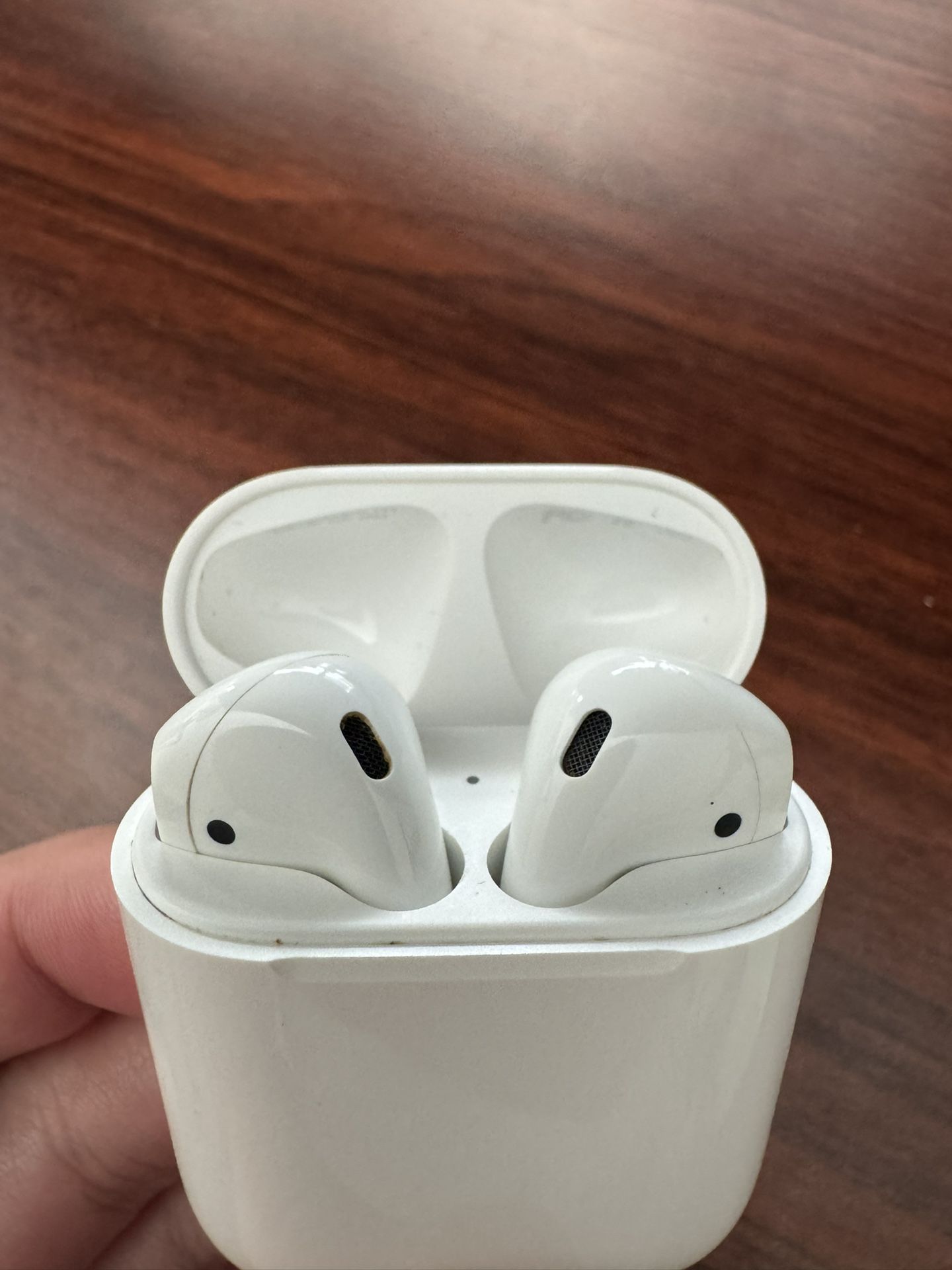 Apple AirPods Gen 2