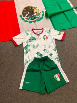 Uniforme de México con bandera y trompeta