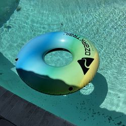 3 Pool Floats 