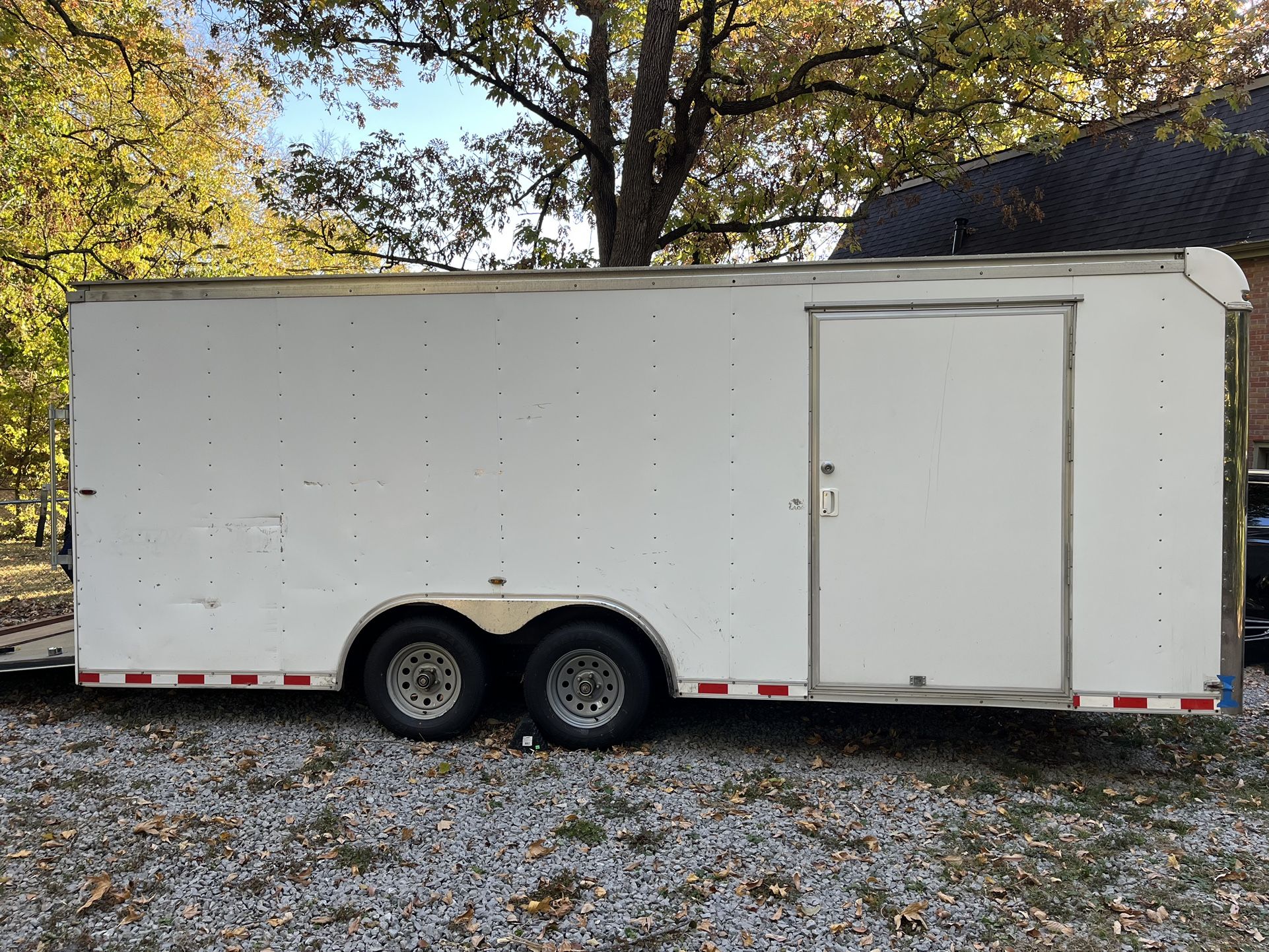 Trailer 20x 8.5 For Sale (Enclosed Hauler)