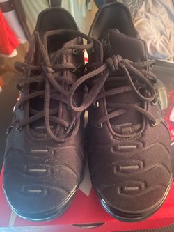 nike vapormax triple black size 9.5 men’s