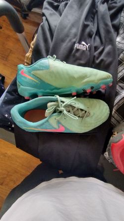 Nike cleats 6Y