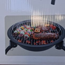 FIRE PIT / BBQ GRILL 17" 
 folding fire pit features a 17" heat-resistant painted steel fire bowl and folding legs for easy portability.