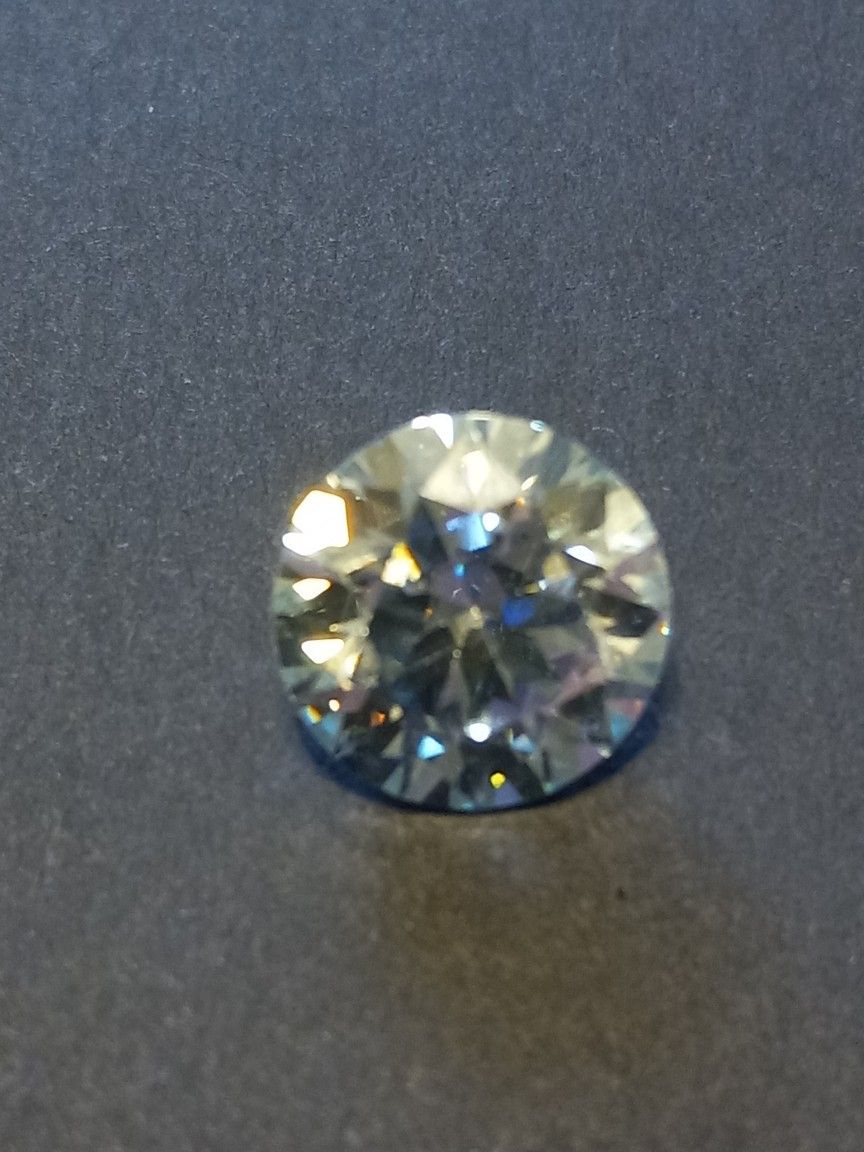 2.44 CARAT VVS1 CLARITY MOISSANT DIAMOND. ICE BLUE. PERFECT FOR A RING OR PENDANT!