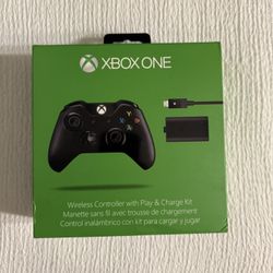 Brand New Sealed Xbox One Controller With Play & Charge Kit
