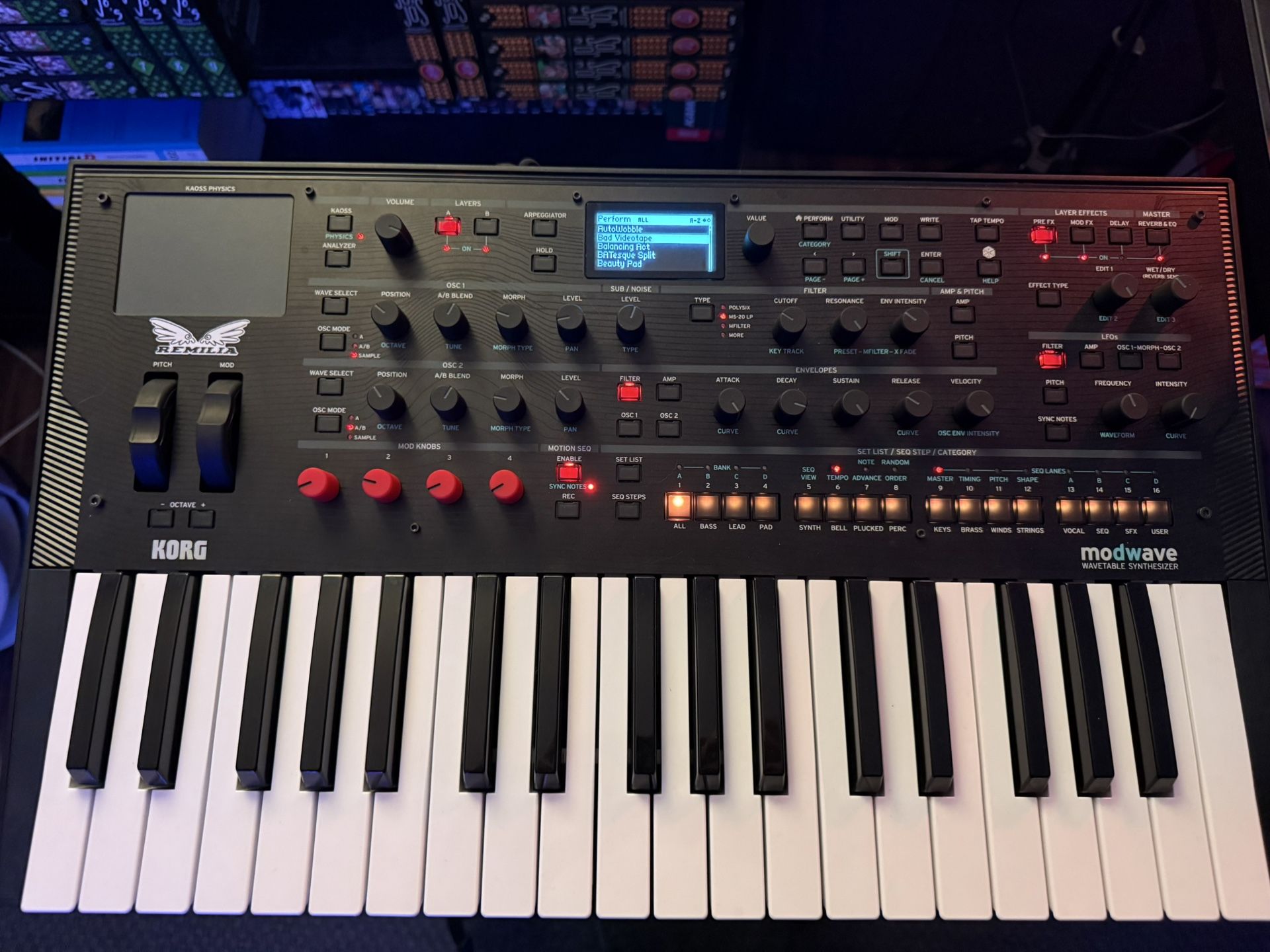 KORG MODWAVE SYNTH