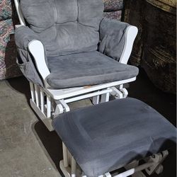 Wooden rocking chair with pouf in perfect condition!