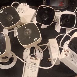 X6 ADT OC(contact info removed)p Wireless Outdoor / indoor Security Camera White Color oculus 