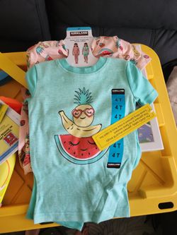 Girls size 4t 4pc pijama set Kirkland brand