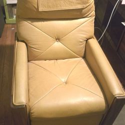1978 Mid Century Modern Danish Style Leather Recliner – Walnut Wood Arms – Vintage MCM Lounge Chair