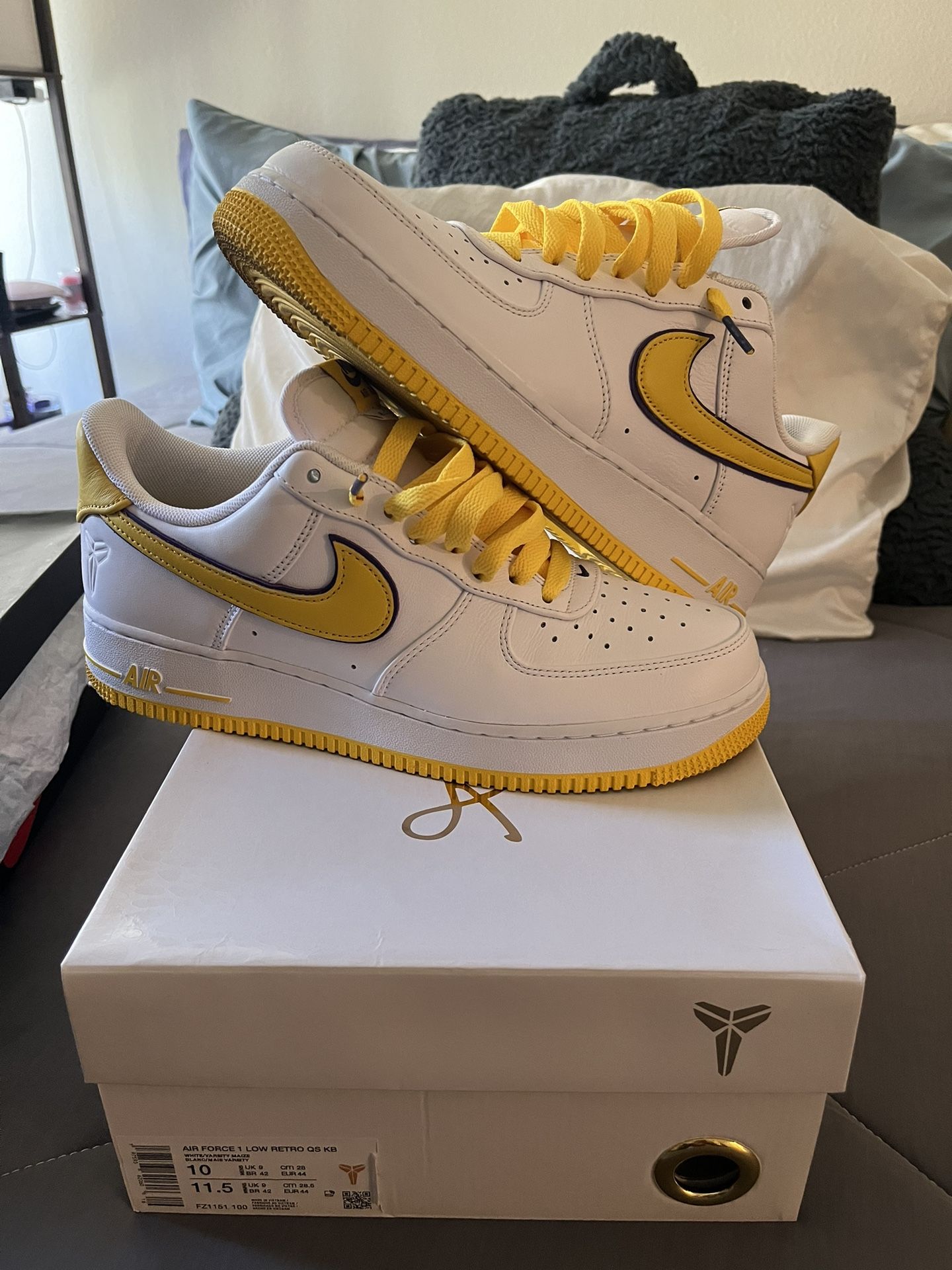 F/S: VNDS NIKE AIR FORCE 1 KOBE “HOME” SZ. 10