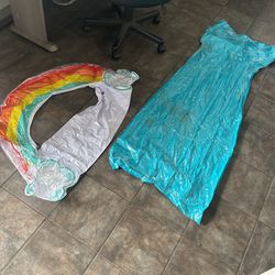 2 Floates And 4 Pool Noodles