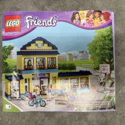 LEGO Friends: Heartlake High (41005) - Complete set w/ instructions. No box