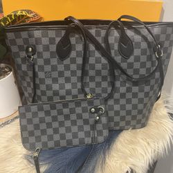 Black Never Full Médium Sz On Box 