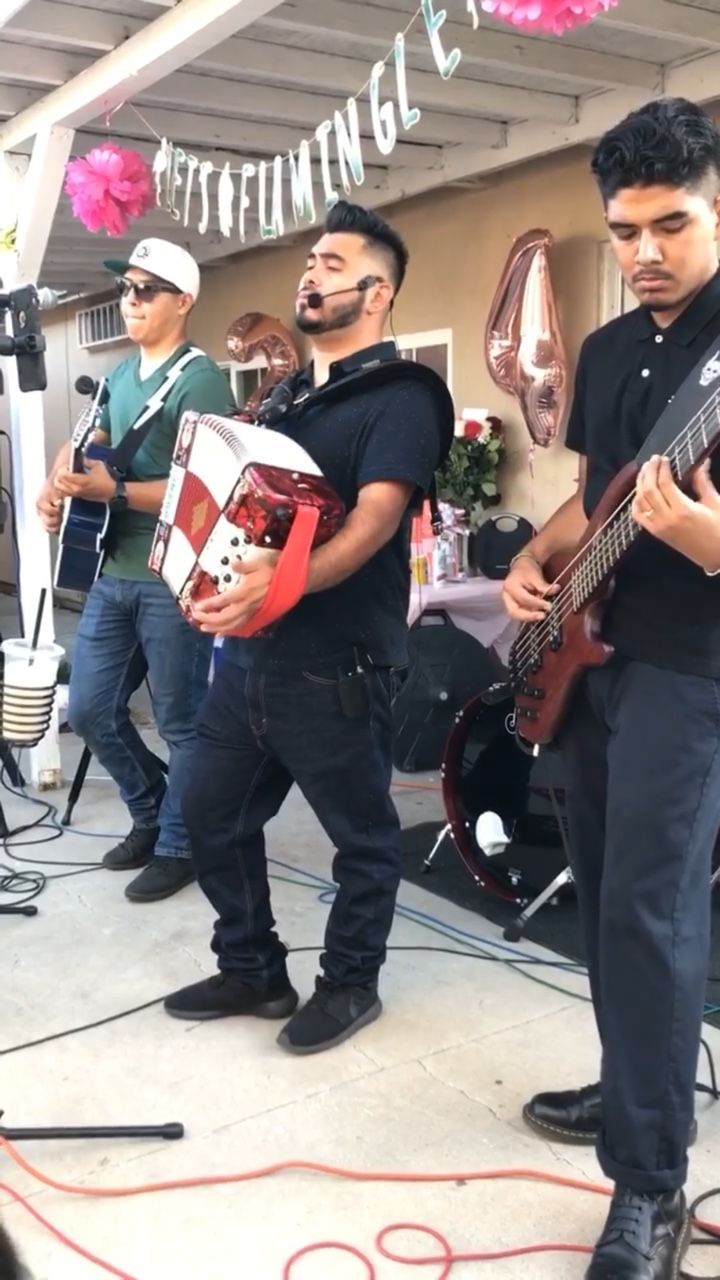 Grupo Norteño Con Tuba O Tololoche