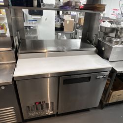Pizza Prep Table🍕Sandwich/Salad prep table, 12 pan, 44” wide Single door refrigerator/cooler❄️