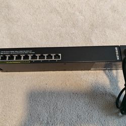 Netgear 8 Port Switch 4 POE