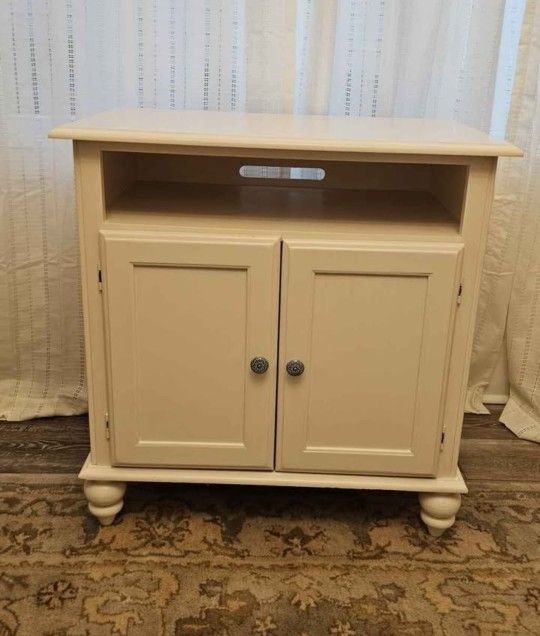 Riverside Furniture TV Stand