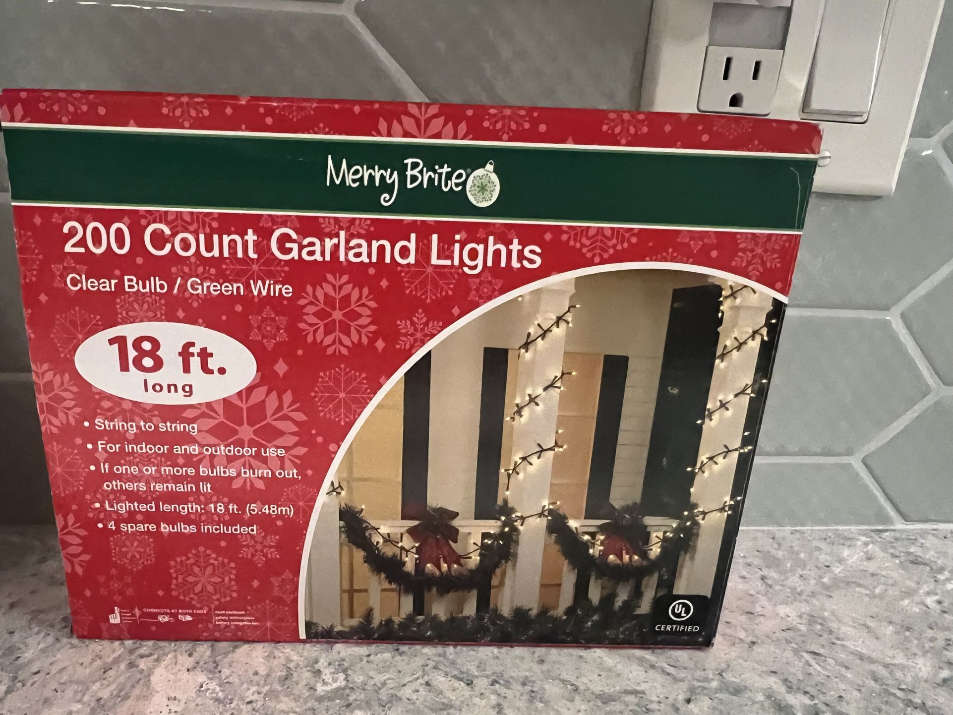 Merry Brite Garland Christmas Lights 18 Ft./200 count indoor/outdoor Clear With Green Wire