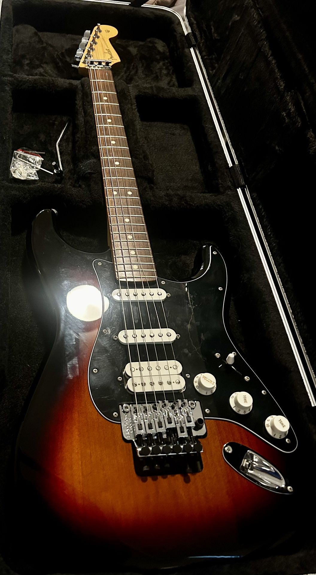 Fender Player Stratocaster HSS Floyd Rose Pau Ferro Fingerboard Electric Guitar 3-Color Sunburst