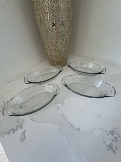 Oval baking and casserole dishes. Set of 4