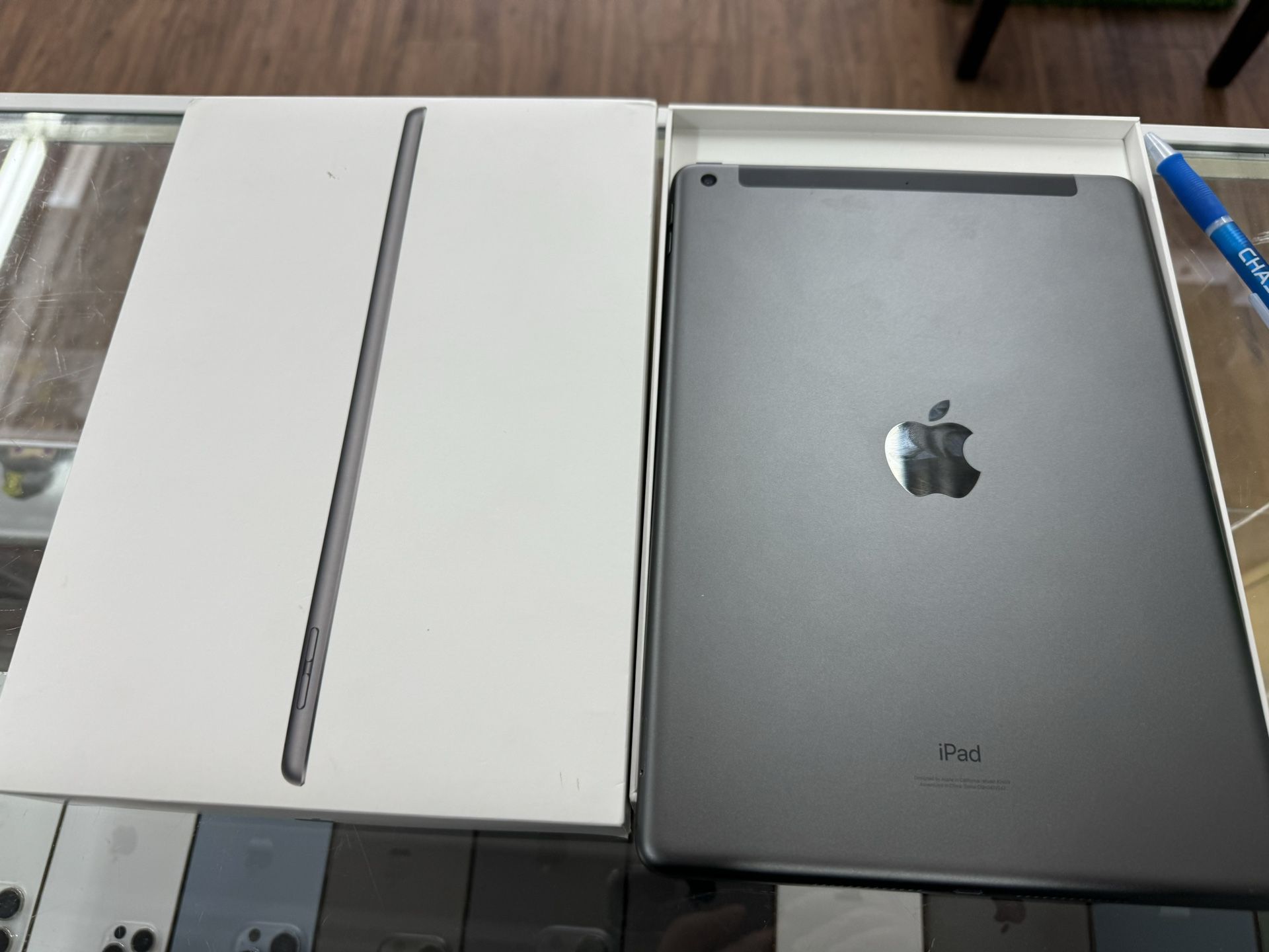 iPad 9th Gen 64GB With Cellular. In-Store Pickup